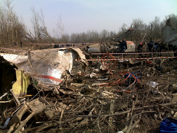 Podkomisja smoleńska: Badania części Tu-154M i ciała przynajmniej jednej ofiary wykazały obecność materiałów wybuchowych