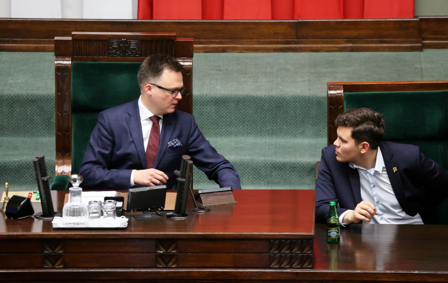Szymon Hołownia może być jednym z powodów zaskakującej popularności obrad Sejmu.