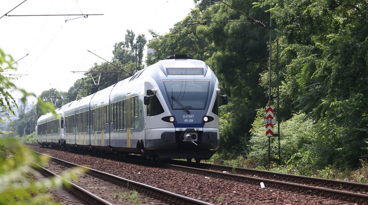 A felsővezeték helyreállításáig késni fognak az érintett vasúti szakaszon közlekedő vonatok (illusztráció) / Fotó: Pozsonyi Zita