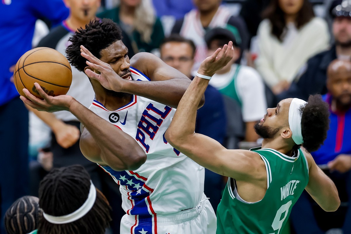 Joel Embiid i Derrick White