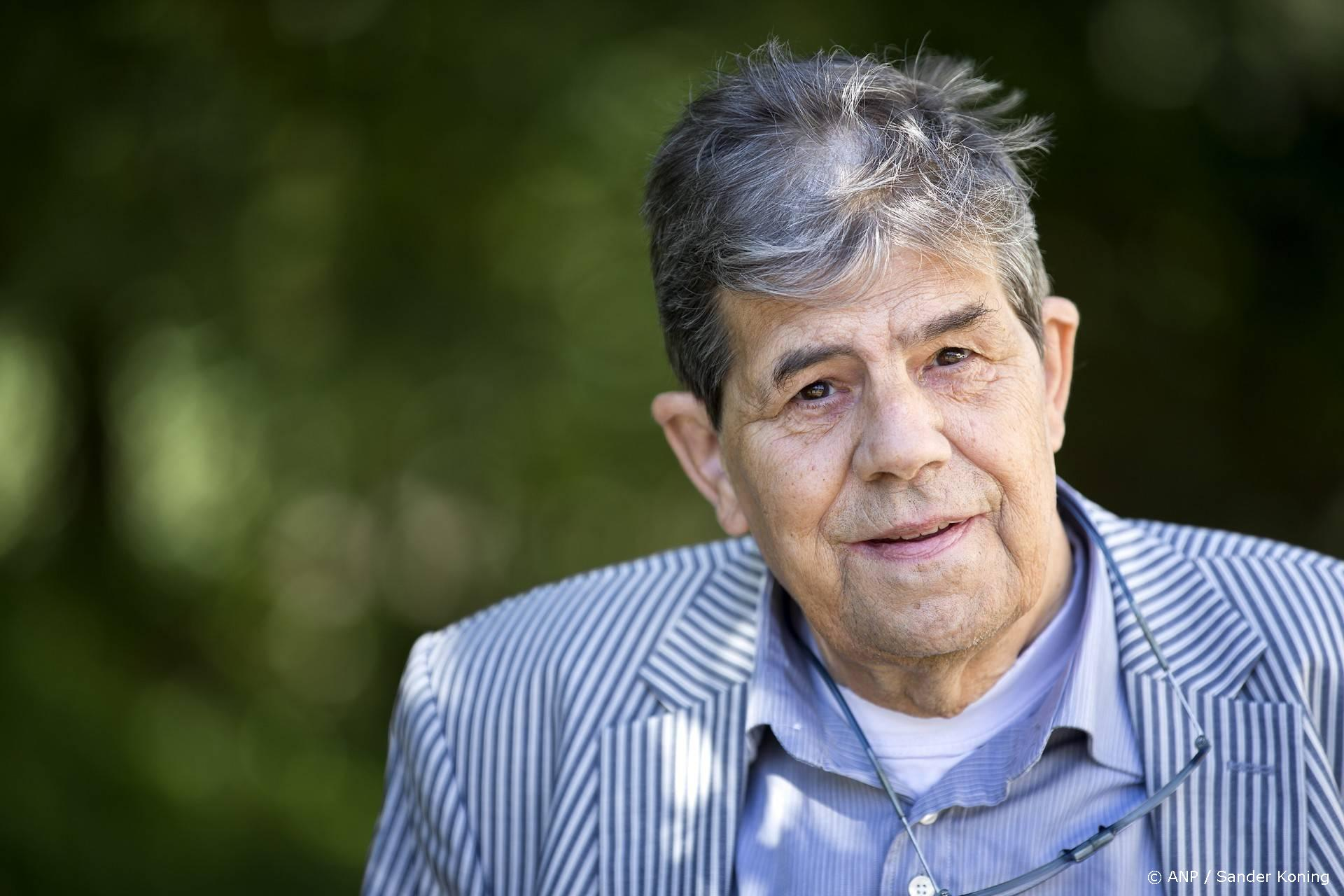 Joost Prinsen (83) overleden: de quizmaster van Met het mes op tafel