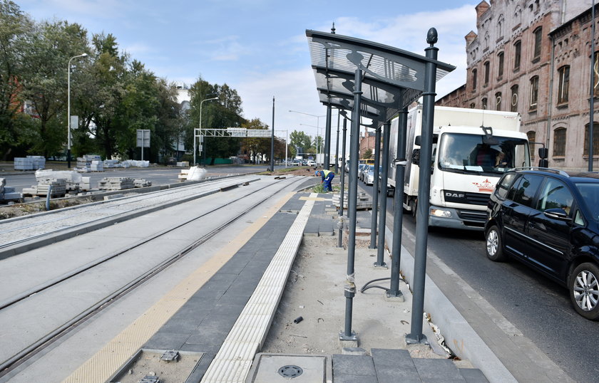 Radni wizytowali budowę trasy W-Z miejskim autobusem