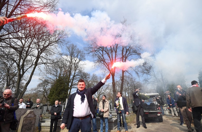 Uroczystości pogrzebowe dziennikarza sportowego Pawła Zarzecznego