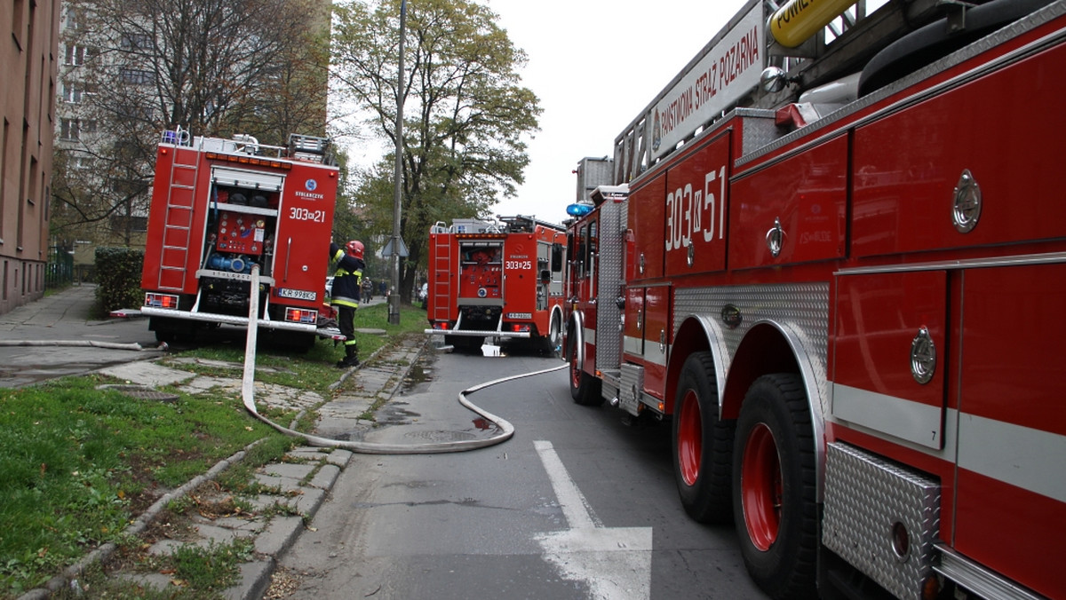 Dziś koło godziny 10:20 straż pożarna w Krakowa otrzymała zgłoszenie o pożarze jednego z mieszkań przy ul. Młyńskiej 4.