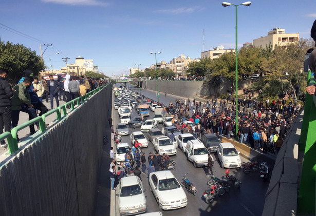 Iran. Protest z powodu podwyżek cen benzyny