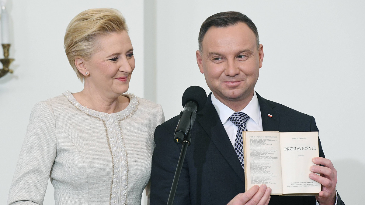 Prezydent RP Andrzej Duda (P) wraz z małżonką Agatą Kornhauser-Dudą (L)