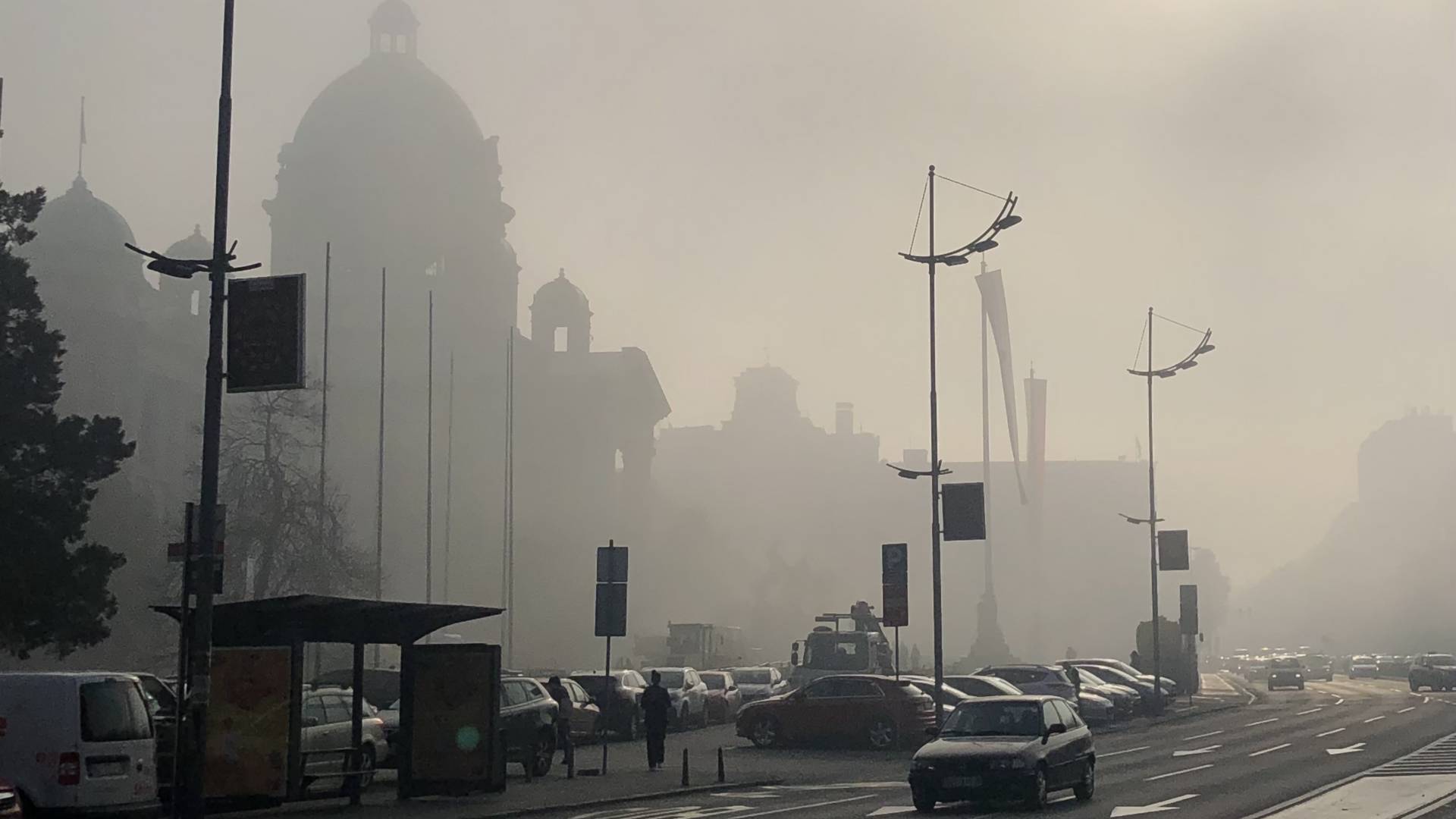 Sada vidimo šta udišemo - Beograđani od jutros prestravljeni od smoga koji se spustio na grad