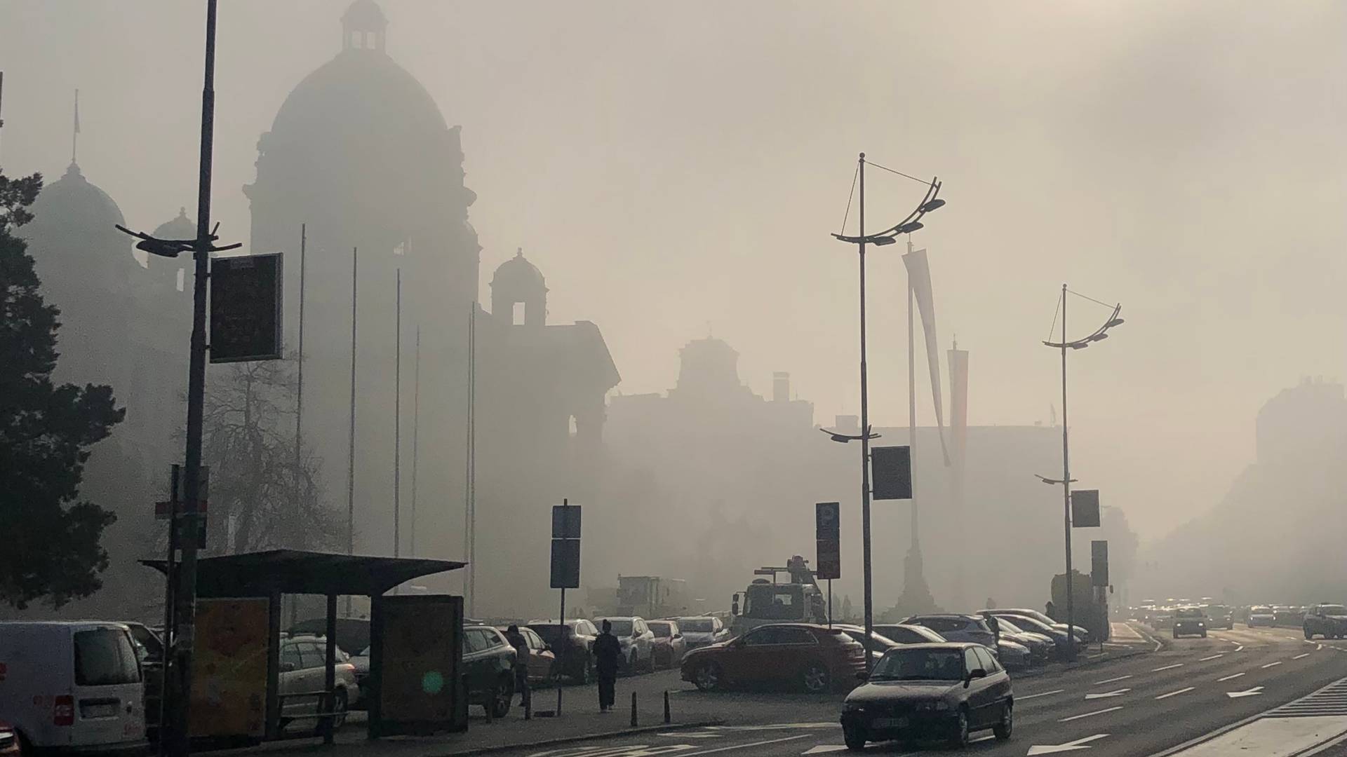 Sada vidimo šta udišemo - Beograđani od jutros prestravljeni od smoga koji se spustio na grad