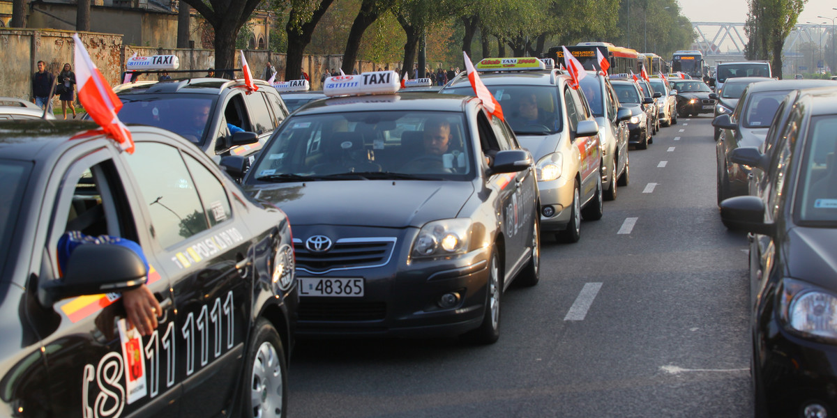 Taksówkarze blokują miasto