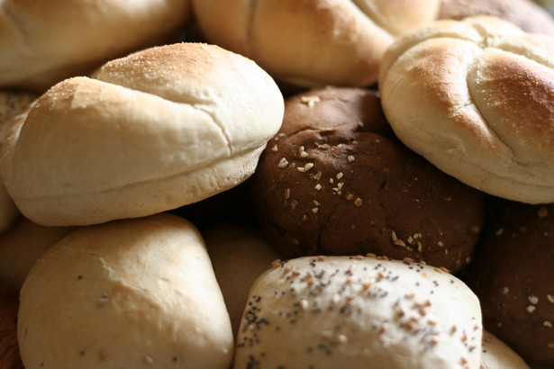 Według obliczeń organizacji konsumenckich w ciągu ostatniego roku ceny chleba wzrosły we Włoszech o 30 procent, a makaronu - o 35 procent.