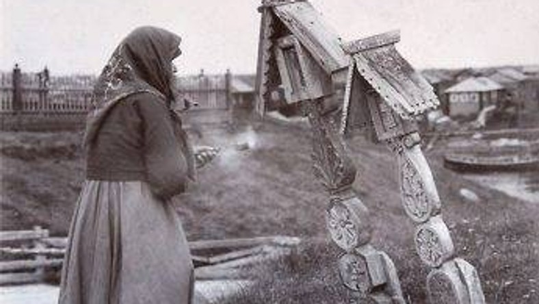 Nie wiedzieli nawet o wybuchu II wojny światowej. Ta rodzina przez 40 lat żyła odcięta od cywilizacji W 1978 r. w rosyjskiej tajdze odnaleziono rodzinę, która od ponad 40 lat żyła z dala od cywilizacji – w warunkach podobnych do tych, w jakich mieszkały ludy pierwotne. Dzisiaj przy życiu pozostaje ostatni członek rodu – 80-letnia Agafia, która nie chciała wrócić do cywilizacji.