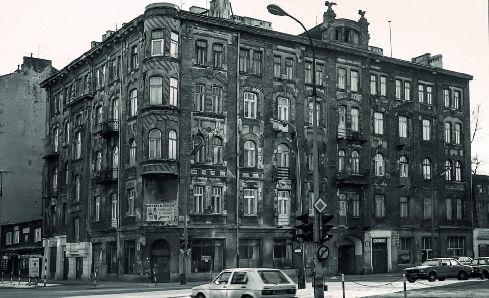 Ulica Jagiellońska, róg Okrzei. Kamienica „Pod Sowami” – w tamtych latach najpiękniejszy budynek na Pradze (kiedyś i dziś)