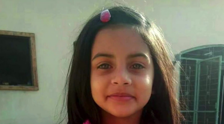 SZÖRNYŰ! Ez volt az utolsó felvétel a meggyilkolt pakisztáni kislányról – Videó