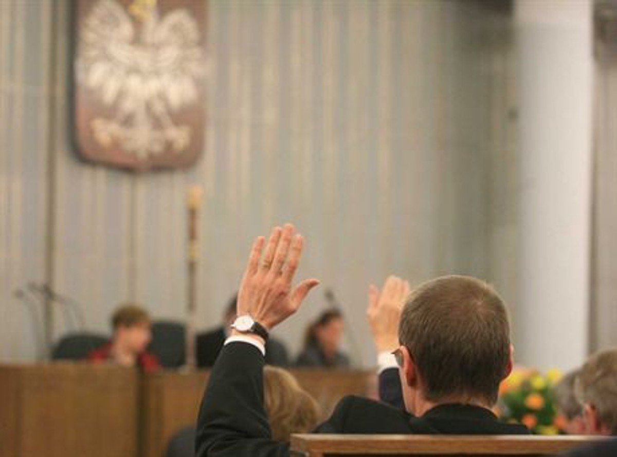 11.01.2007 WARSZAWASENAT GLOSOWANIE NAD BUDZETEM SENATOROWIE PRZEGLOSOWALI POPRAWKI DLA BUDZETU ZAPEWNIAJACE 500 MLN NA PODWYZKI DLA NAUCZYCIELIFOT.JACEK MARCZEWSKI