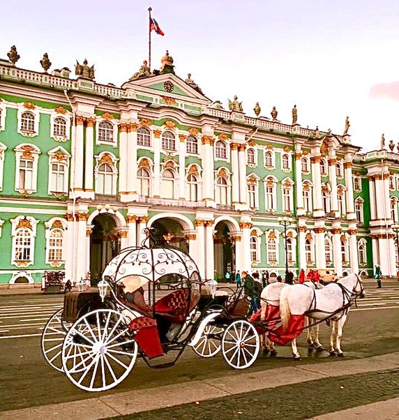 Sankt Petersburg oferuje wiele atrakcji turystycznych, od Ermitażu, czyli najważniejszego muzeum w całej Rosji i jednego z najważniejszych w Europie.