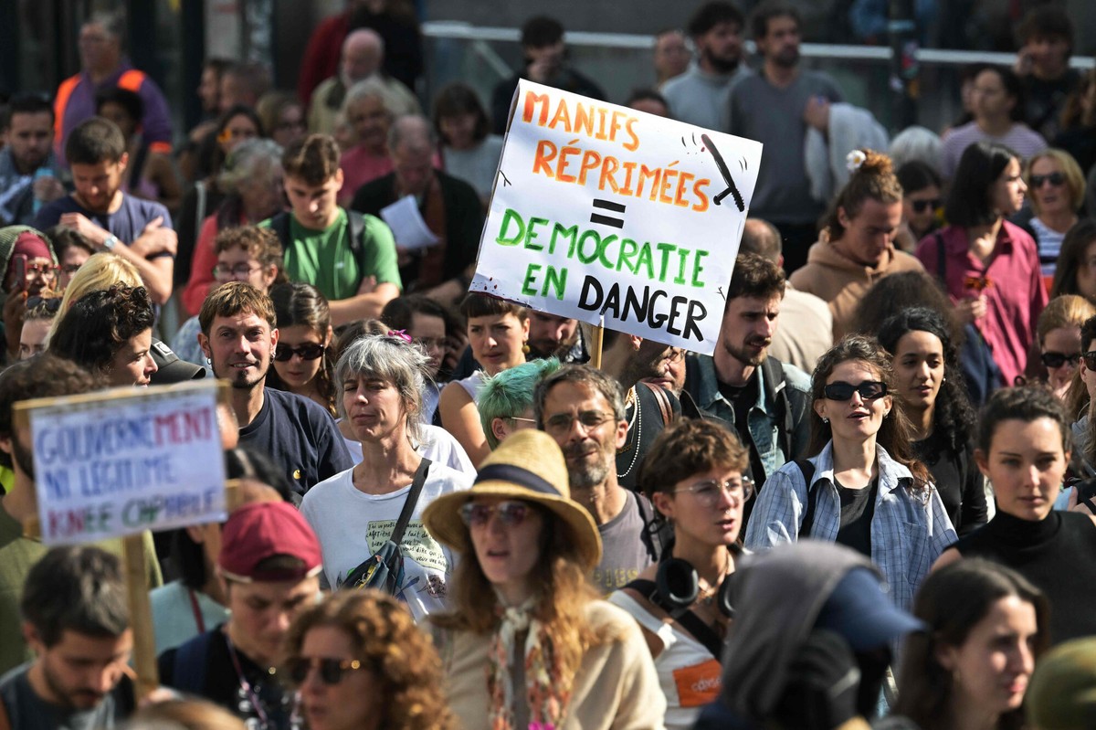 Francja protestuje przeciw cięciom budżetowym. Frekwencja niższa niż oczekiwano