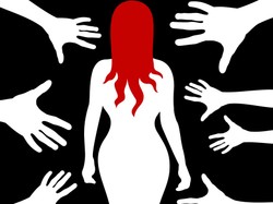 Zaczepki mężczyzn na ulicy - niewinny żart, czy molestowanie. Jak na nie reagować?