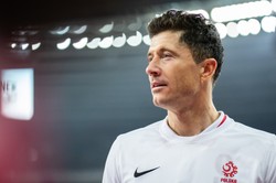 Lewandowski przemówił do kibiców z... budki ratowniczej. "Forca Barca!" [WIDEO]