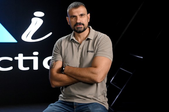 "NISAM BIO PRIHVAĆEN, BILI SMO SIROMAŠNI" Igor X imao teško detinjstvo, a sada je potpuno promenio posao, radi sa Čolom: "I Mini sam pomogao" (VIDEO)