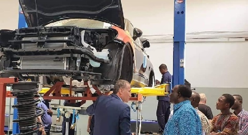 Trade Minister tours VW Assembling Plant