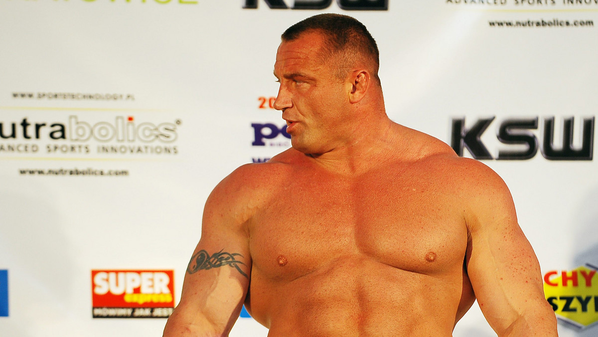 Mariusz Pudzianowski podczas gali KSW20: Symfonia walki, która odbędzie się w sobotni wieczór w gdańskiej Ergo Arenie zmierzy się z Grekiem Christosem Pilifiasem. "Pudzian" zapowiada, że kibice będą mieli na co popatrzeć. - Nie będzie głaskania i pieszczenia się - zapewnia na łamach "Faktu".