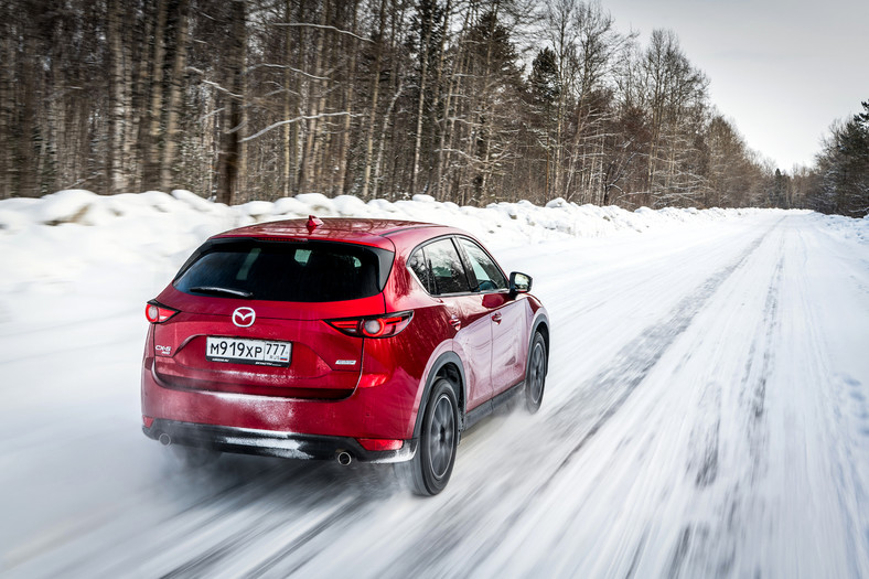 Mazda CX-5 na zamarzniętym Bajkale