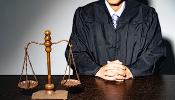 Czy powoływanie „zaufanych ludzi” to dobry sposób na odpolitycznienie sądów?