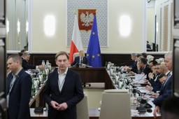 rząd wydłuża zakaz sprzedaży nieruchomości zasobu rolnego skarbu państ