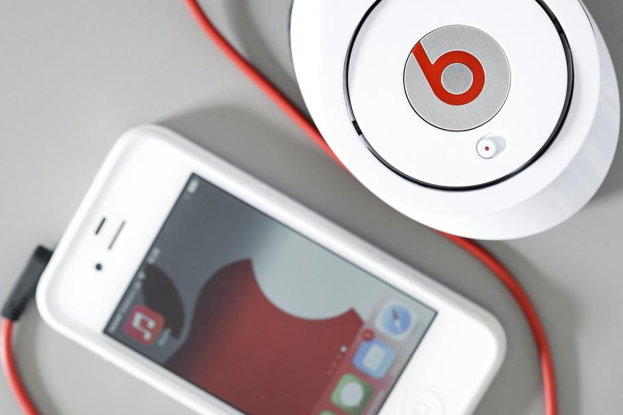 iPhone 4S i słuchawki Beats