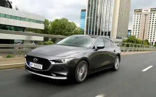 Zobacz test Mazdy 3 sedan z silnikiem dwulitrowym!