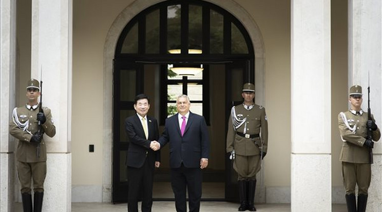 Orbán Viktor a dél-koreai parlament elnökével/Fotó: MTI/Miniszterelnöki Sajtóiroda/Fischer Zoltán