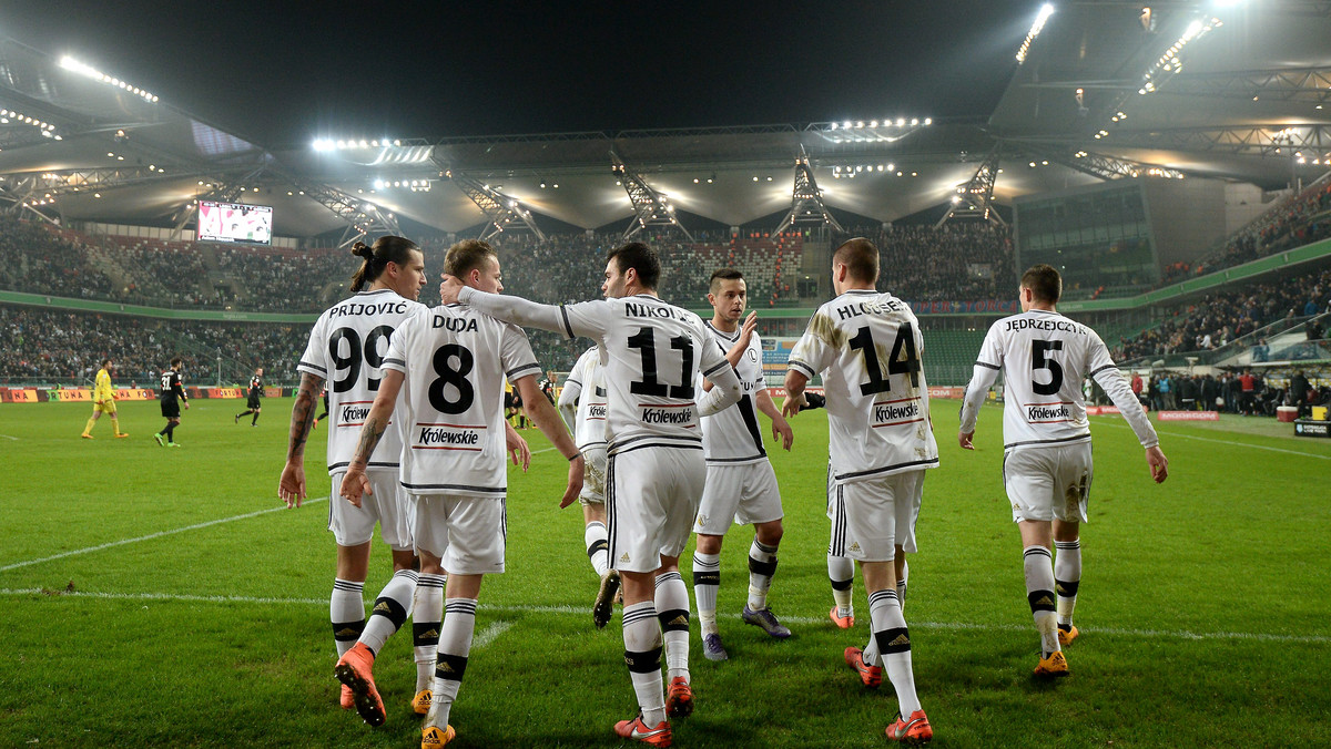 Plama po wpadce z Termaliką Bruk-Bet została zmazana. Legia Warszawa wygrała na własnym stadionie z Górnikiem Zabrze 3:1 (1:1) w 26. kolejce Ekstraklasy. Warszawski zespół umocnił się na pierwszym miejscu w Ekstraklasie, z czterema punktami przewagi nad Piastem. Górnik, prowadzony przez nowego trenera Jana Żurka, wciąż zamyka ligową tabelę.