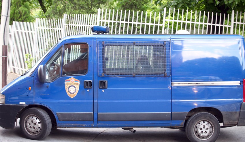 Maju Adrovac odvode u kućni pritvor