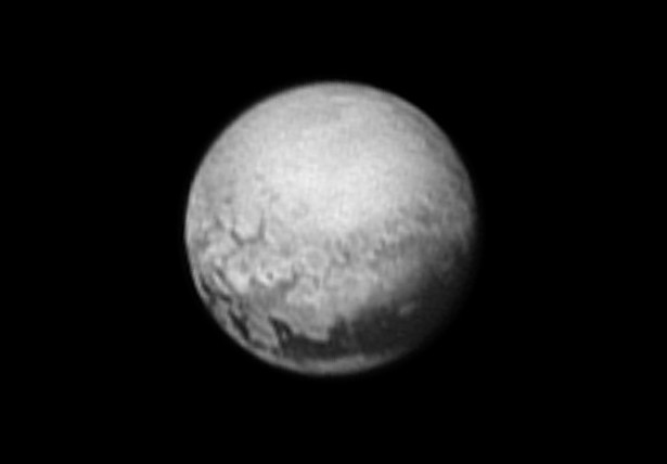Sonda pędzi w kierunku Plutona i robi coraz lepsze zdjęcia