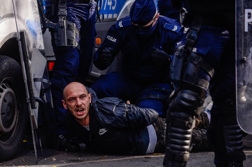 Protest przeciwko ograniczeniom związanym z koronawirusem