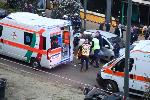 Ćerku Mariju (6) bacila sa terase, pa uzela dvoje dece u naručje i skočila s njima u SMRT! Užas u Đenovi: Devojčici se lekari bore za život