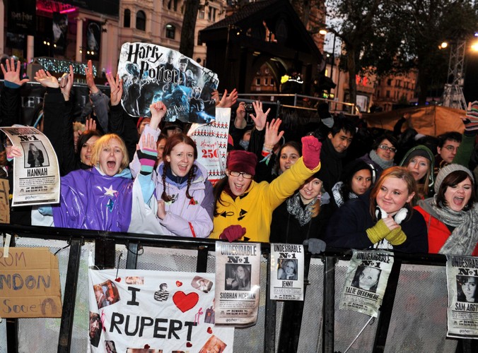 Fani 'Harry'ego Pottera' w oczekiwaniu na swych ulubieńców