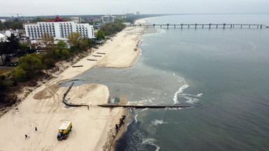 W Międzyzdrojach trwa refulacja plaży. Kiedy się zakończy?