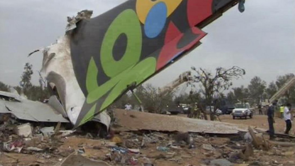 Ośmioletni chłopiec z Holandii przeżył katastrofę libijskiego samolotu, który rozbił się w środę na lotnisku w Trypolisie - poinformowały służby bezpieczeństwa na lotnisku. W katastrofie zginęły 103 osoby.