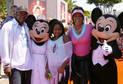 Bobbi Kristina z rodzicami w Disneylandzie w 2004 roku