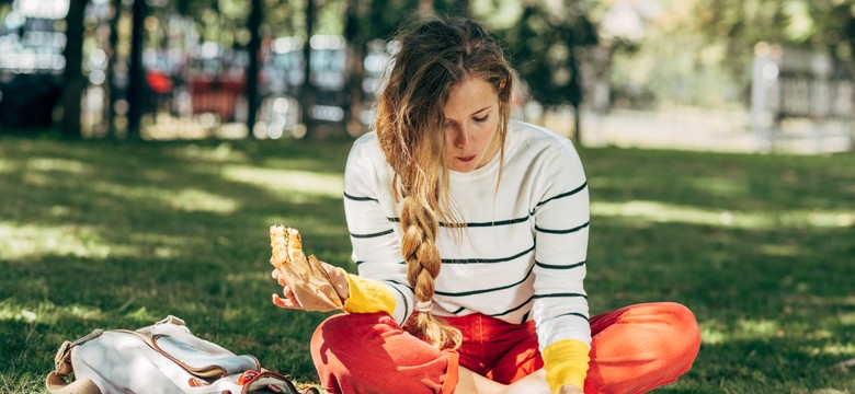 Czy węglowodany i tłuszcze są niezdrowe? Absolutnie nie! Każdy, kto chce zrobić coś dobrego dla swojego ciała, powinien przestrzegać tych zasad żywieniowych.