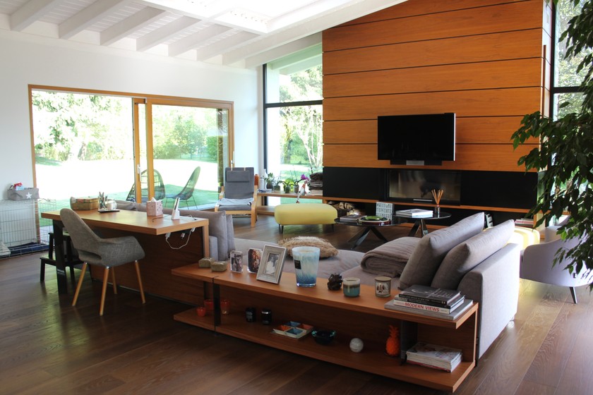 «Ich wollte von Anfang an ein Haus, dass sich heimelig anfühlt, indem Besucher nicht die Schuhe ausziehen müssen, wenn sie nicht wollen, und es auch keine Rolle spielt, wenn man mal Wein auf dem Sofa verschüttet», sagt  Aliette Wilmotte.