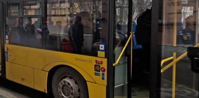 Kompletnie pijana matka wypadła z dzieckiem z autobusu