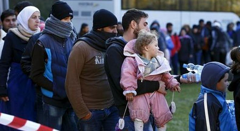 Germany to oblige banks to offer accounts to refugees