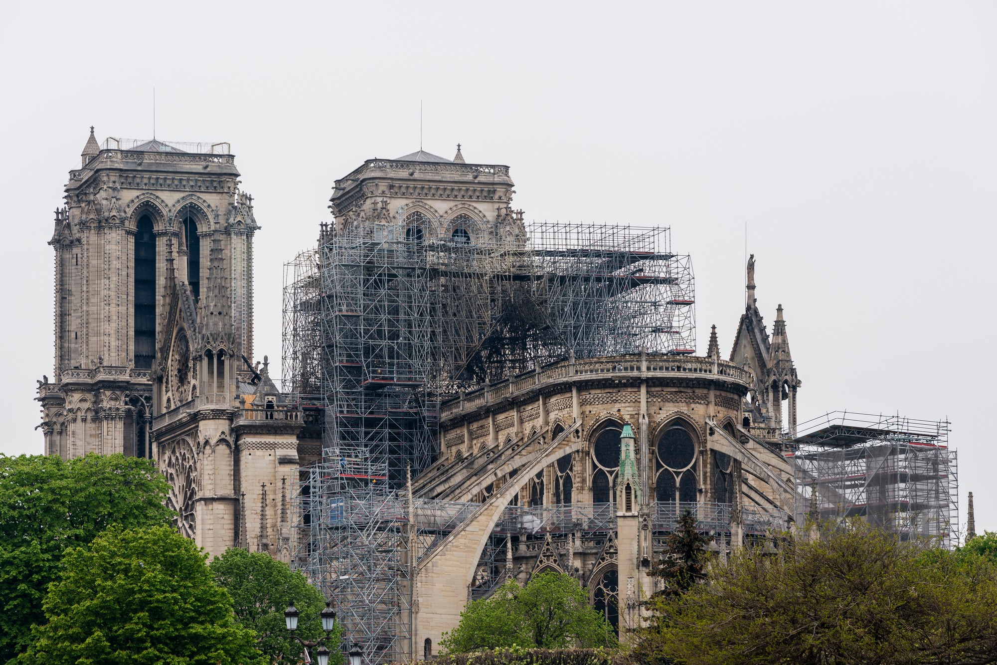 Notre-Dame v roku 2019 zachvátil ničivý požiar.