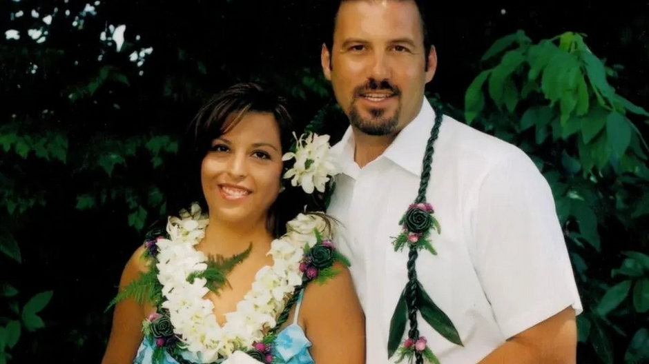 Joy Lynn i Howard podczas ślubu na Hawajach