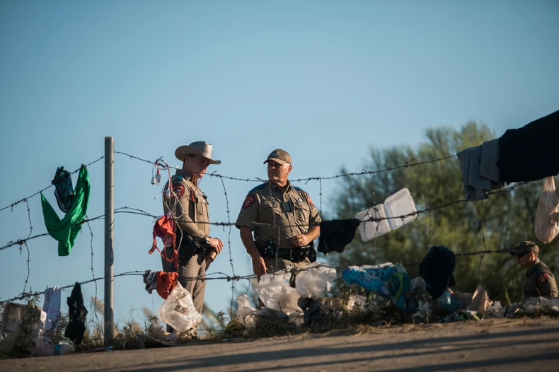 Migranti iz Haitija prelaze Rio Grande