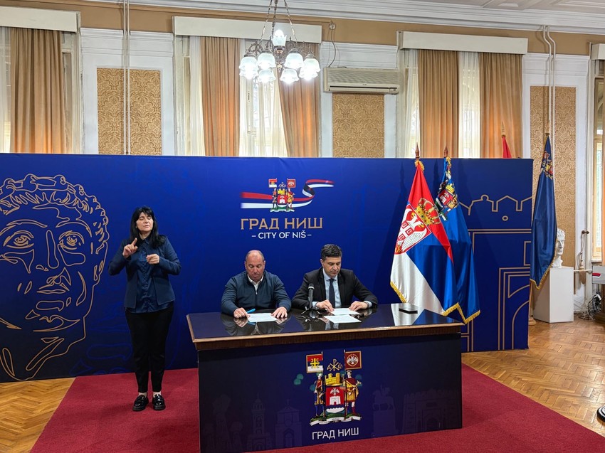 Ubuduće tumač za znakovni jezik na konferencijama za medije u Nišu