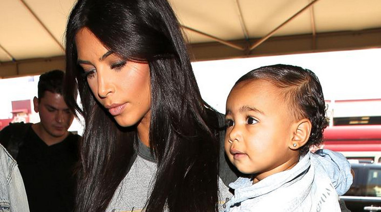 Kim Kardashian és kislánya, North West (Fotó: NorthFoto)