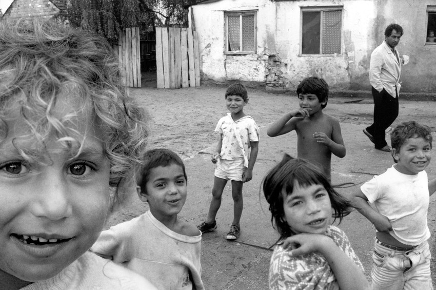 Istraživanje BOŠ je pokazalo da je u mnogim romskim porodicama i dalje ukorenjena tradicija da devojčice napuštaju školu zbog rane udaje